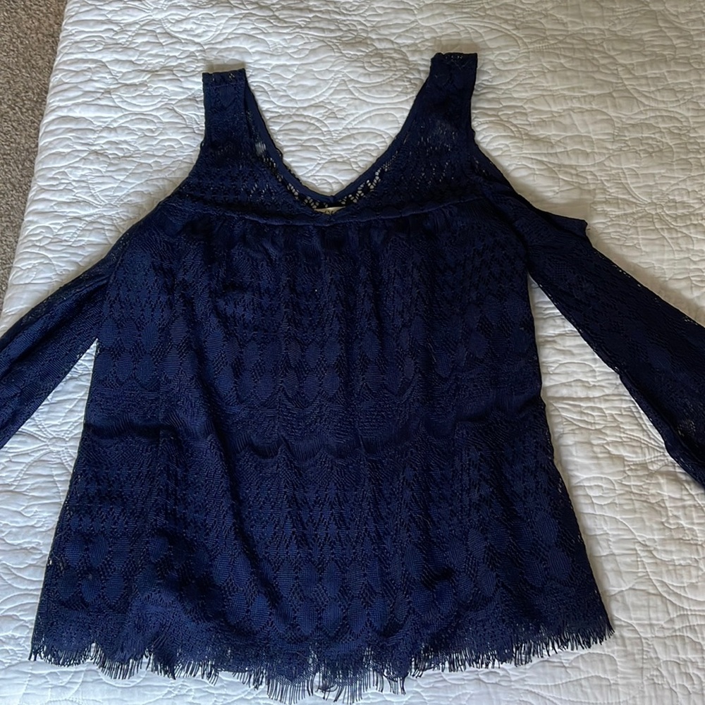 Open shoulder tank